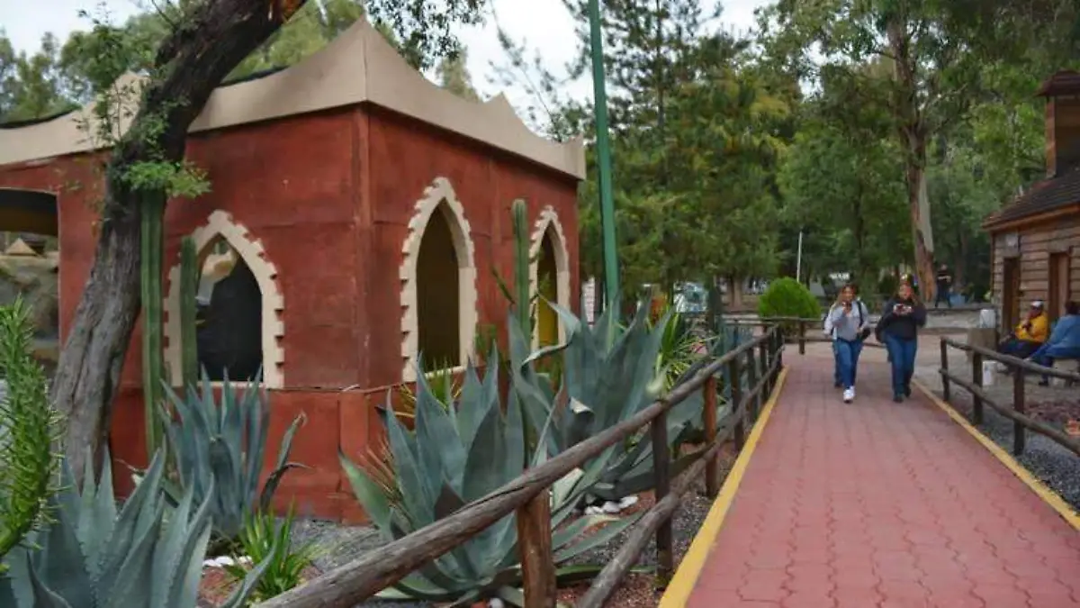 Instalaciones del nacimiento navideño en el Parque Guadiana de Durango